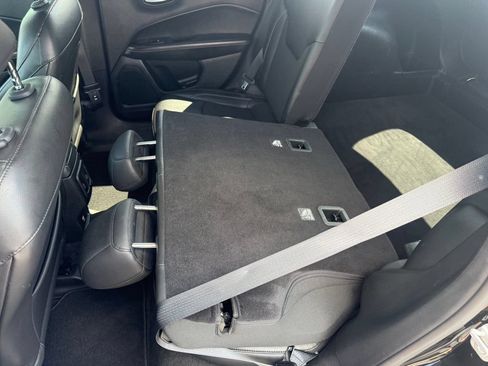 Used 2018 Jeep Compass Latitude AWD/4WD image 40