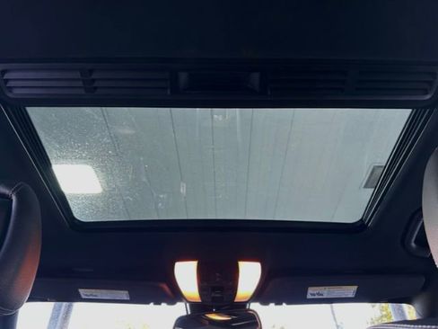 Used 2014 Mercedes-Benz E 350 4MATIC Sedan image 10