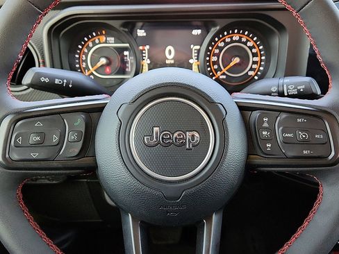 Used 2024 Jeep Gladiator Rubicon image 11