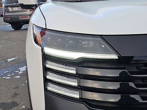 Certified 2025 Nissan Kicks SR w/ SR Premium Package image 9