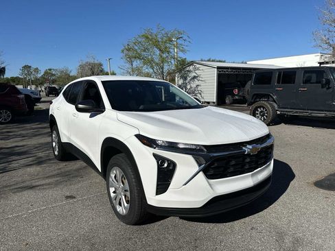 Used 2024 Chevrolet Trax LS image 8