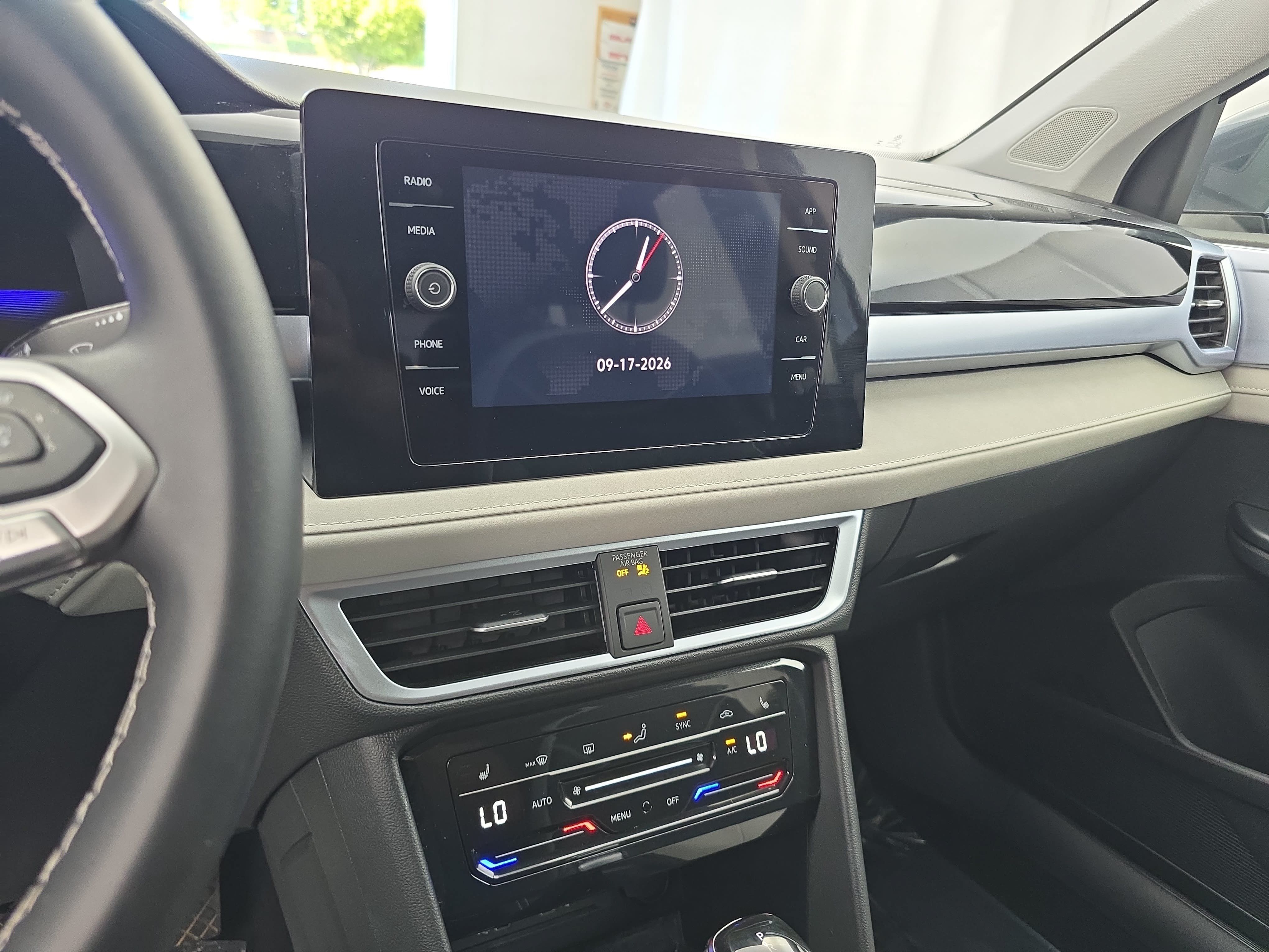 Used 2025 Volkswagen Taos SE FWD image 19