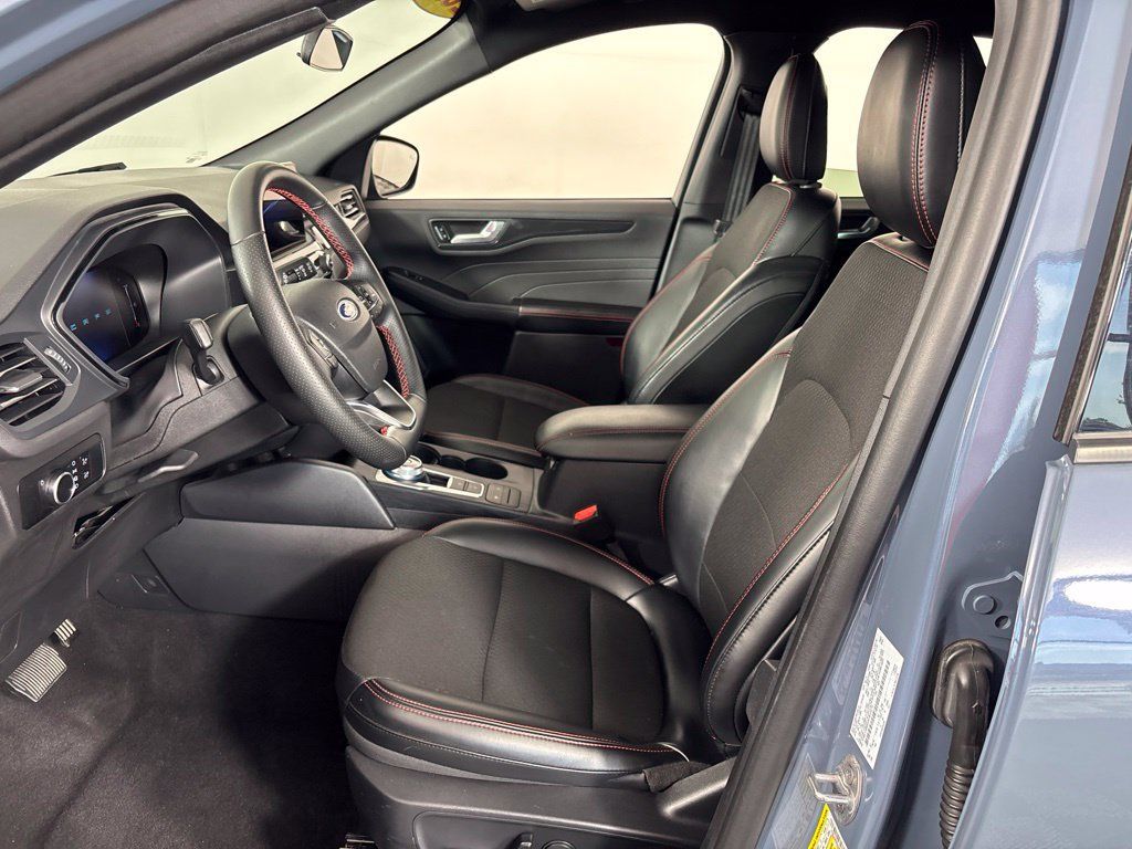 Used 2025 Ford Escape ST-Line FWD image 22