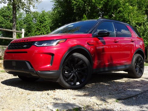 Used 2023 Land Rover Discovery Sport SE image 1
