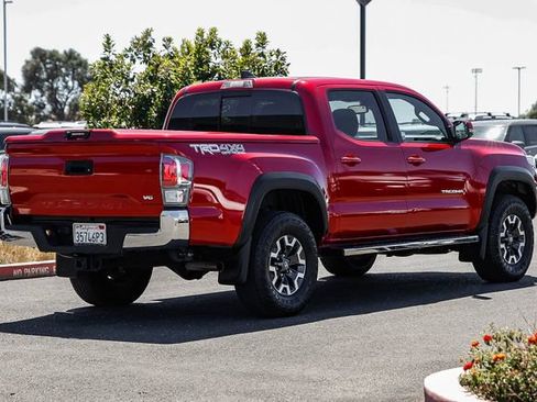 Used 2022 Toyota Tacoma TRD Off-Road AWD/4WD image 5