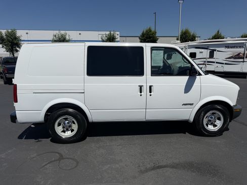 Used 2002 Chevrolet Astro RWD image 2