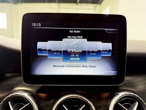 Used 2018 Mercedes-Benz CLA 250 4MATIC image 17