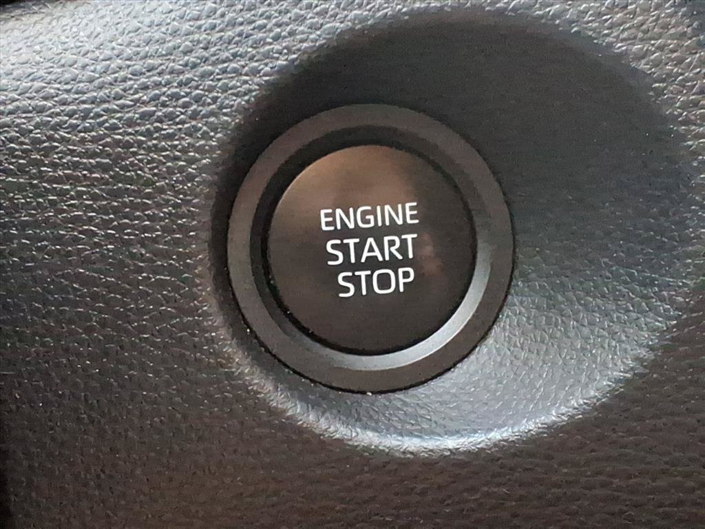 Used 2025 Toyota Corolla Cross LE FWD image 27
