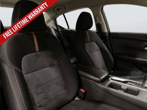 Used 2025 Nissan Sentra SR FWD image 30