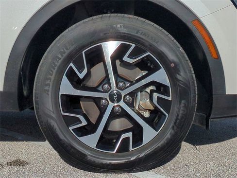 Used 2023 Kia Sportage EX image 11