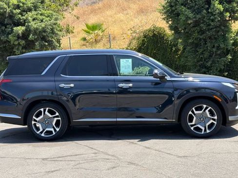 Used 2024 Hyundai Palisade Limited FWD image 3