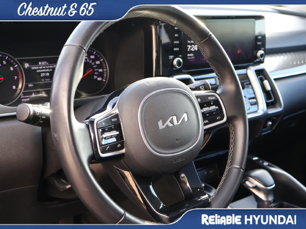 Used 2023 Kia Sorento S w/ Panoramic Sunroof Package FWD image 25