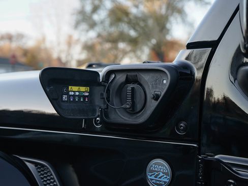 Used 2024 Jeep Wrangler High Altitude image 10