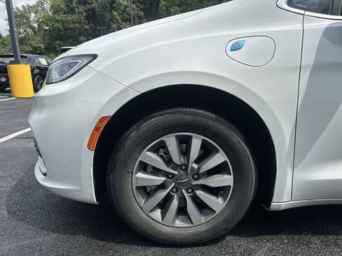 Used 2024 Chrysler Pacifica Limited FWD image 20