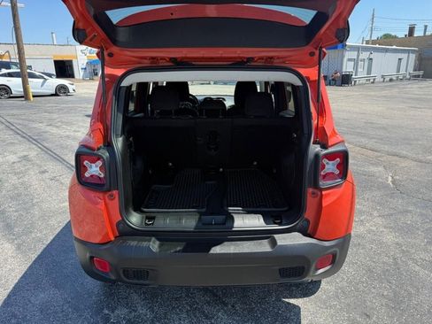 Used 2017 Jeep Renegade Altitude AWD/4WD image 7