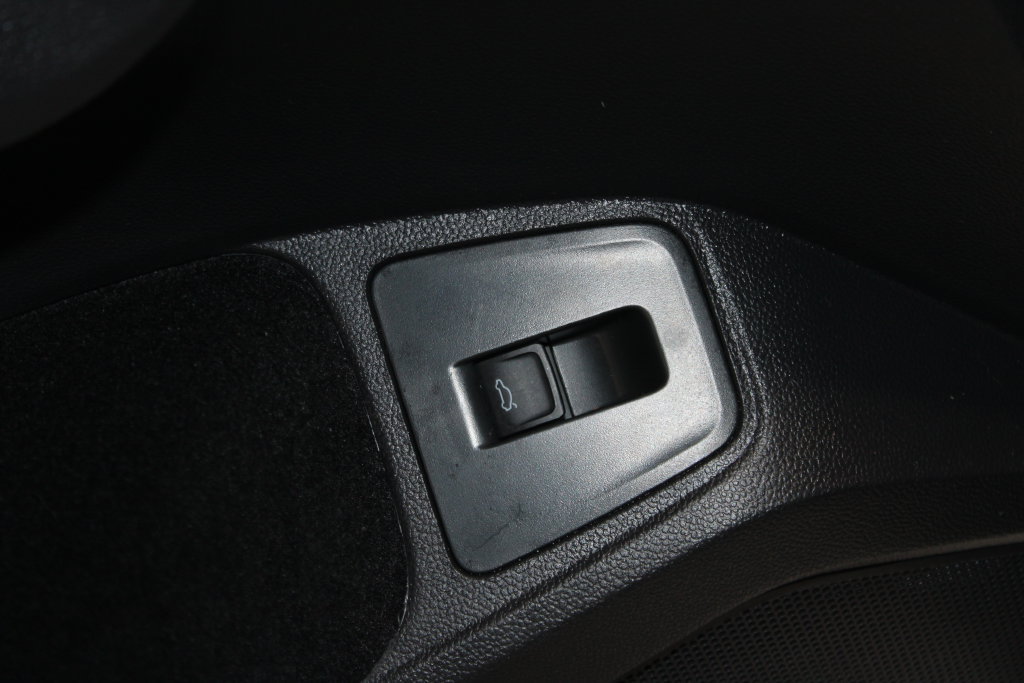 Used 2024 Volkswagen Tiguan SE R-Line AWD/4WD image 8
