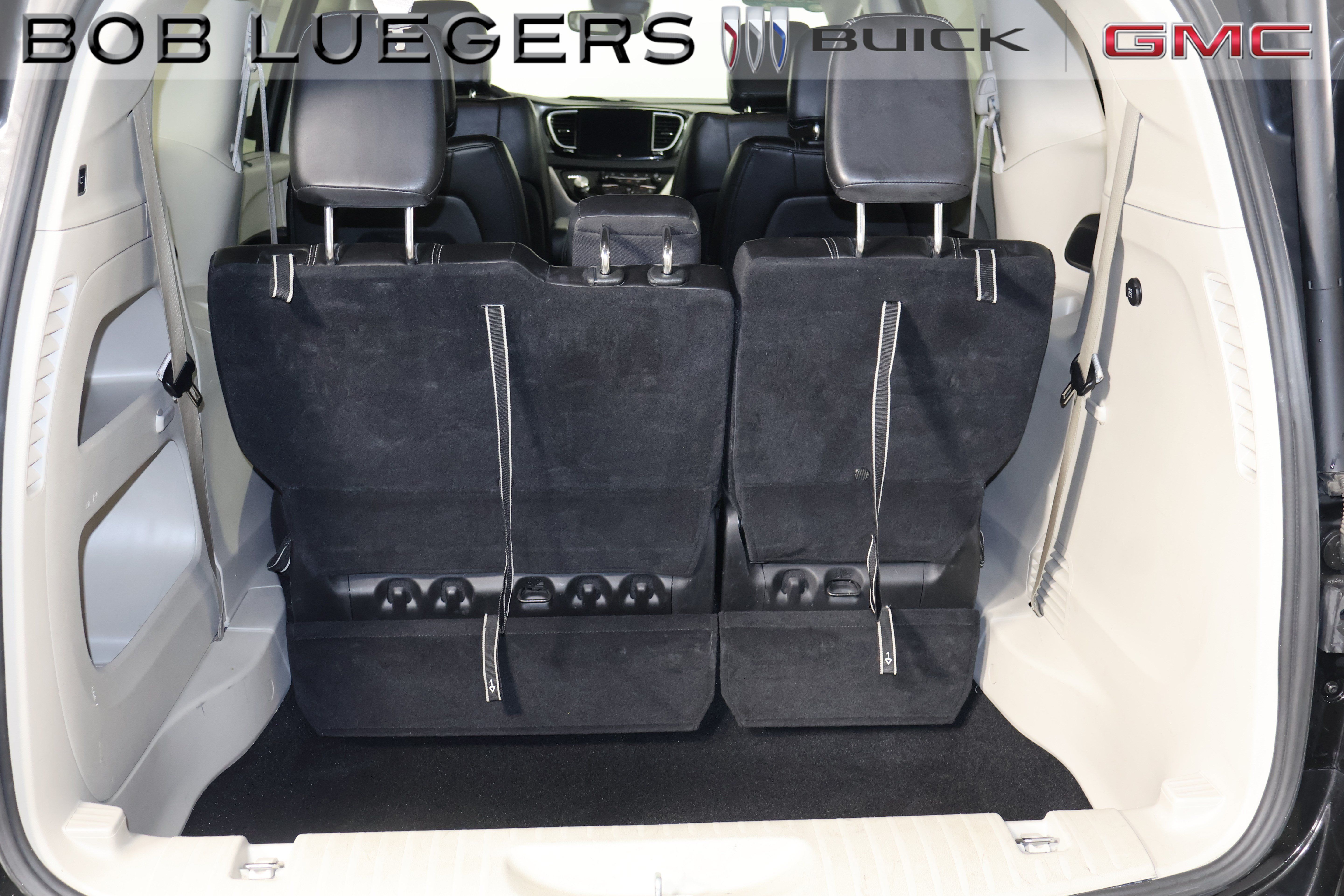 Used 2023 Chrysler Pacifica Touring-L FWD image 18