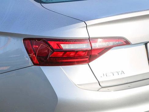 Used 2024 Volkswagen Jetta SE image 11