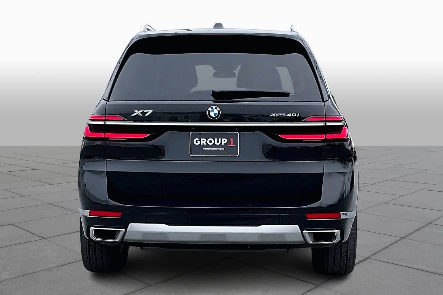 Used 2025 BMW X7 xDrive40i w/ Premium Package AWD/4WD image 4