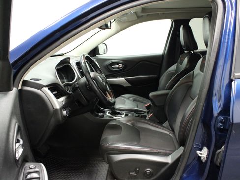 Used 2018 Jeep Cherokee Trailhawk w/ Comfort/Convenience Group image 18