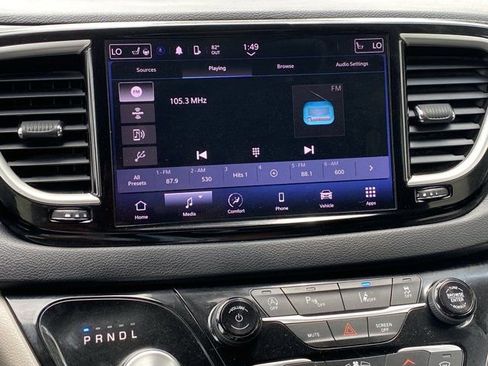 Used 2023 Chrysler Pacifica Touring-L FWD image 26