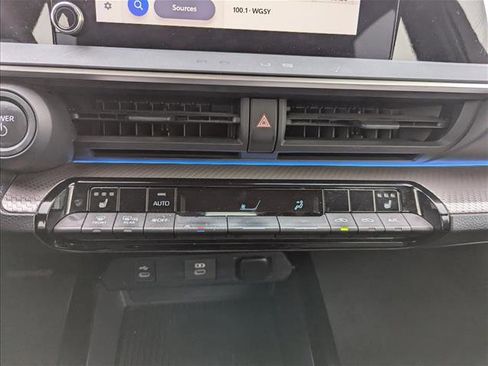 Used 2023 Toyota Prius XLE image 19