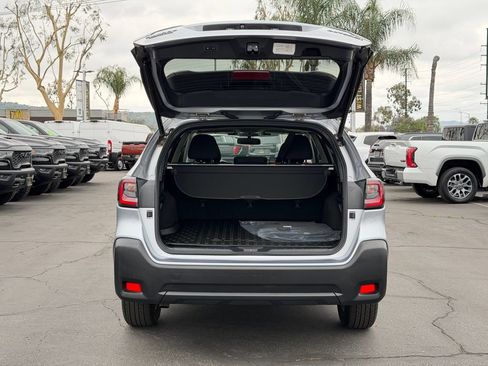 Used 2025 Subaru Outback Premium AWD/4WD image 10