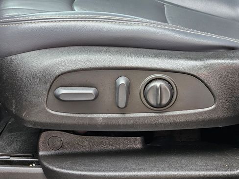 Used 2023 Buick Enclave Essence w/ Experience Buick Package image 20