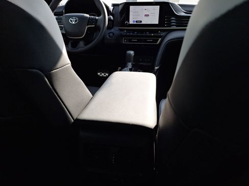 Used 2025 Toyota Camry SE w/ Convenience Package image 32