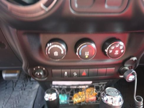 Used 2017 Jeep Wrangler Sport AWD/4WD image 13
