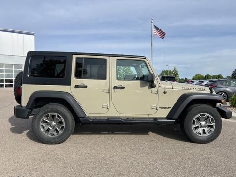 Used 2017 Jeep Wrangler Unlimited Rubicon w/ Connectivity Group AWD/4WD image 8