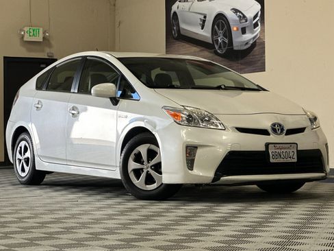 Used 2015 Toyota Prius Four FWD image 2