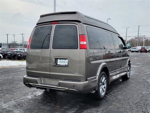 Used 2023 Chevrolet Express 2500 image 3