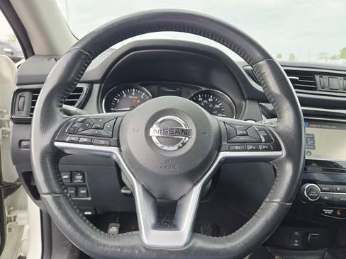Used 2017 Nissan Rogue SV image 7