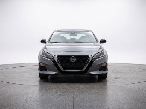 Used 2025 Nissan Altima 2.5 SV image 2