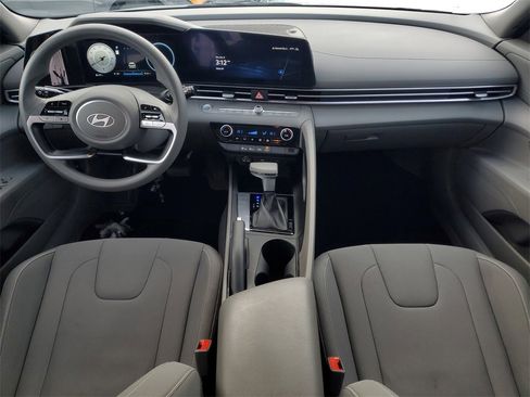 Used 2024 Hyundai Elantra SEL image 13