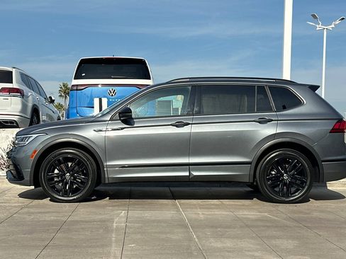 Certified 2022 Volkswagen Tiguan SE R-Line image 7