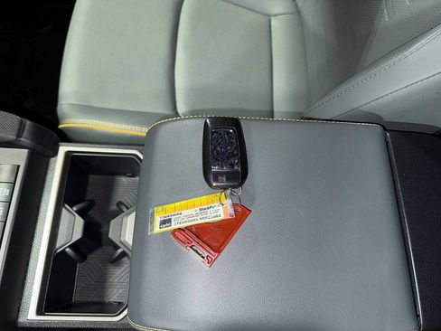 Used 2025 Toyota 4Runner Trailhunter image 34