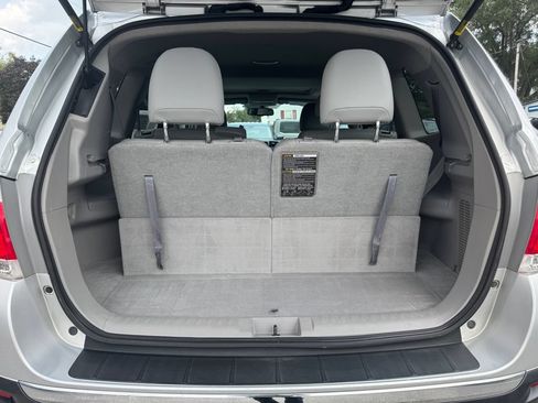 Used 2012 Toyota Highlander SE w/ Tow Pkg AWD/4WD image 9