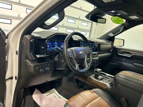 Used 2024 Chevrolet Silverado 1500 High Country w/ High Country Premium Package AWD/4WD image 19