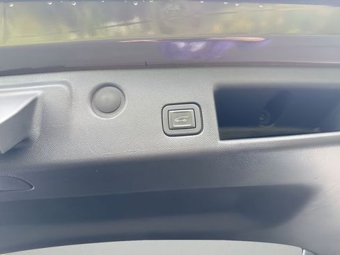 Used 2024 Chevrolet Equinox Premier image 18