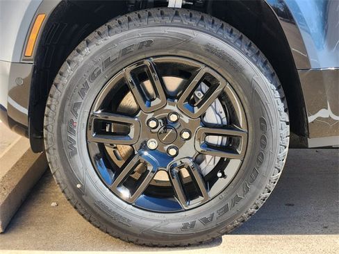 New 2026 Land Rover Defender 110 X-Dynamic SE image 7