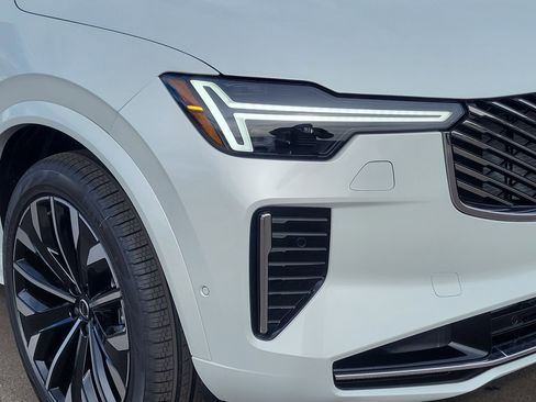 New 2026 Volvo XC90 T8 Plus image 5