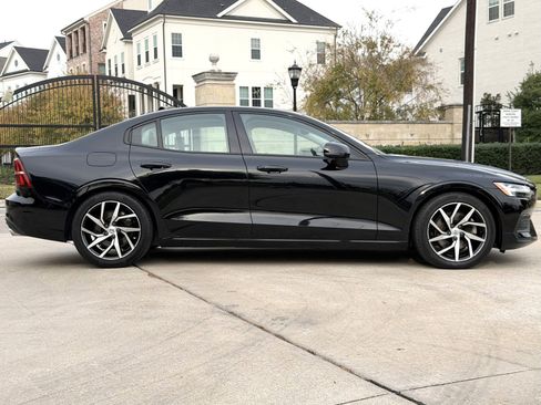 Used 2020 Volvo S60 T5 Momentum image 12