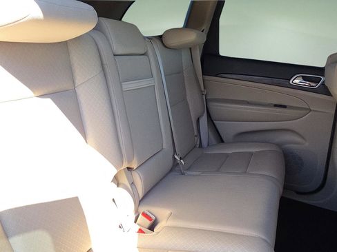 Used 2020 Jeep Grand Cherokee Laredo image 18