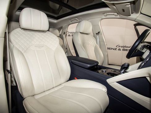 Used 2021 Bentley Bentayga image 16