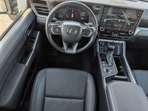 Used 2025 Lexus GX 550 w/ Accessory Package (2T) AWD/4WD image 12