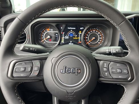 Used 2025 Jeep Wrangler Rubicon image 33