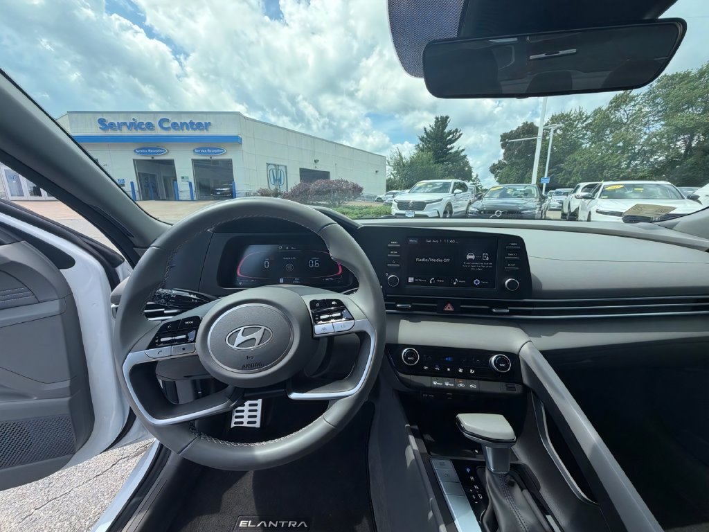 Used 2025 Hyundai Elantra Sport FWD image 10