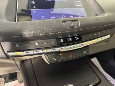 Used 2021 Cadillac XT4 Luxury w/ LPO, Onyx Sport Package AWD/4WD image 17